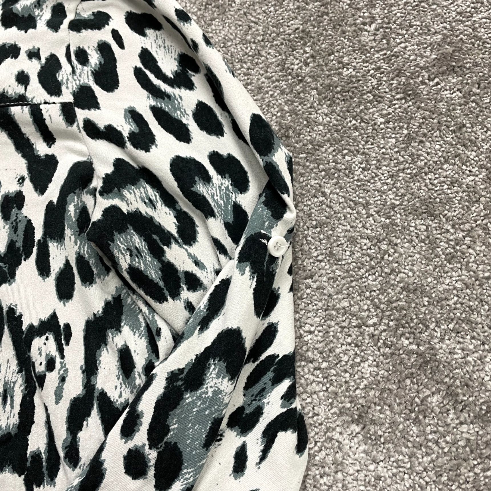 Vintage Unbranded Blouse Womens Large Black White Leopard V-Neck Button Up Long Sleeve Size L / US 10 / IT 46 - 4 Thumbnail