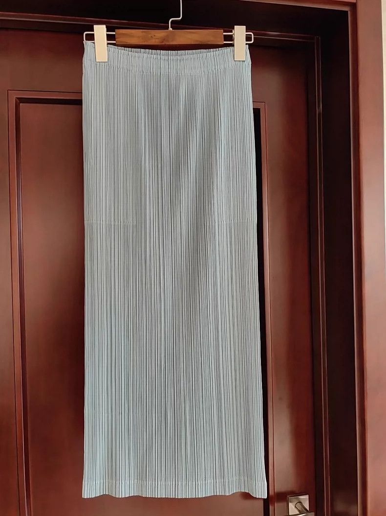 Issey Miyake Issey Miyake size:2 Light grey pleated skirt Size 22" - 3 Thumbnail