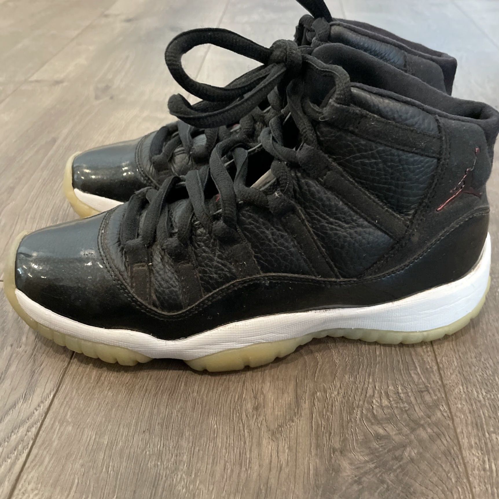 Jordan Brand NIKE AIR JORDAN 11 RETRO "72-10" SNEAKERS MEN'S BLACK SIZE 6Y Size US 6 / EU 39 - 3 Thumbnail