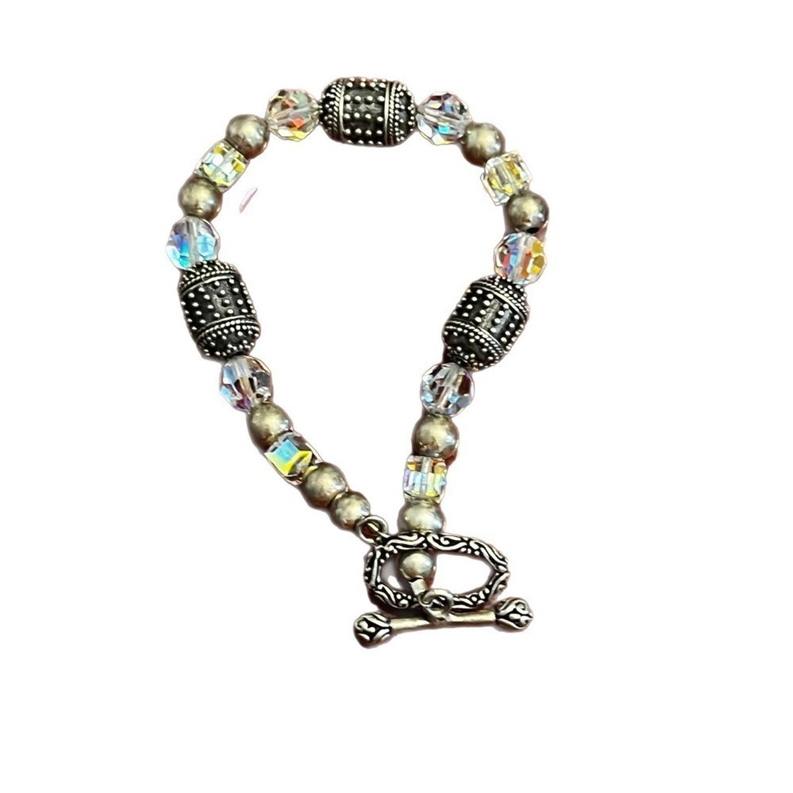 The Unbranded Brand Aurora Borealis and Gold Bead Toggle Bracelet Size ONE SIZE - 4 Thumbnail