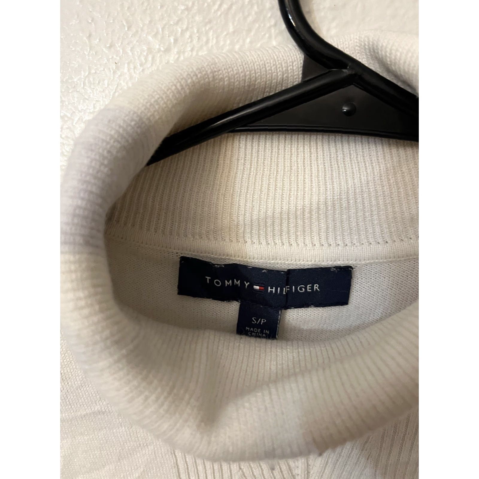 Tommy Hilfiger Tommy Hilfiger women’s Sweater Size Small White turtleneck neck Size S / US 4 / IT 40 - 3 Thumbnail