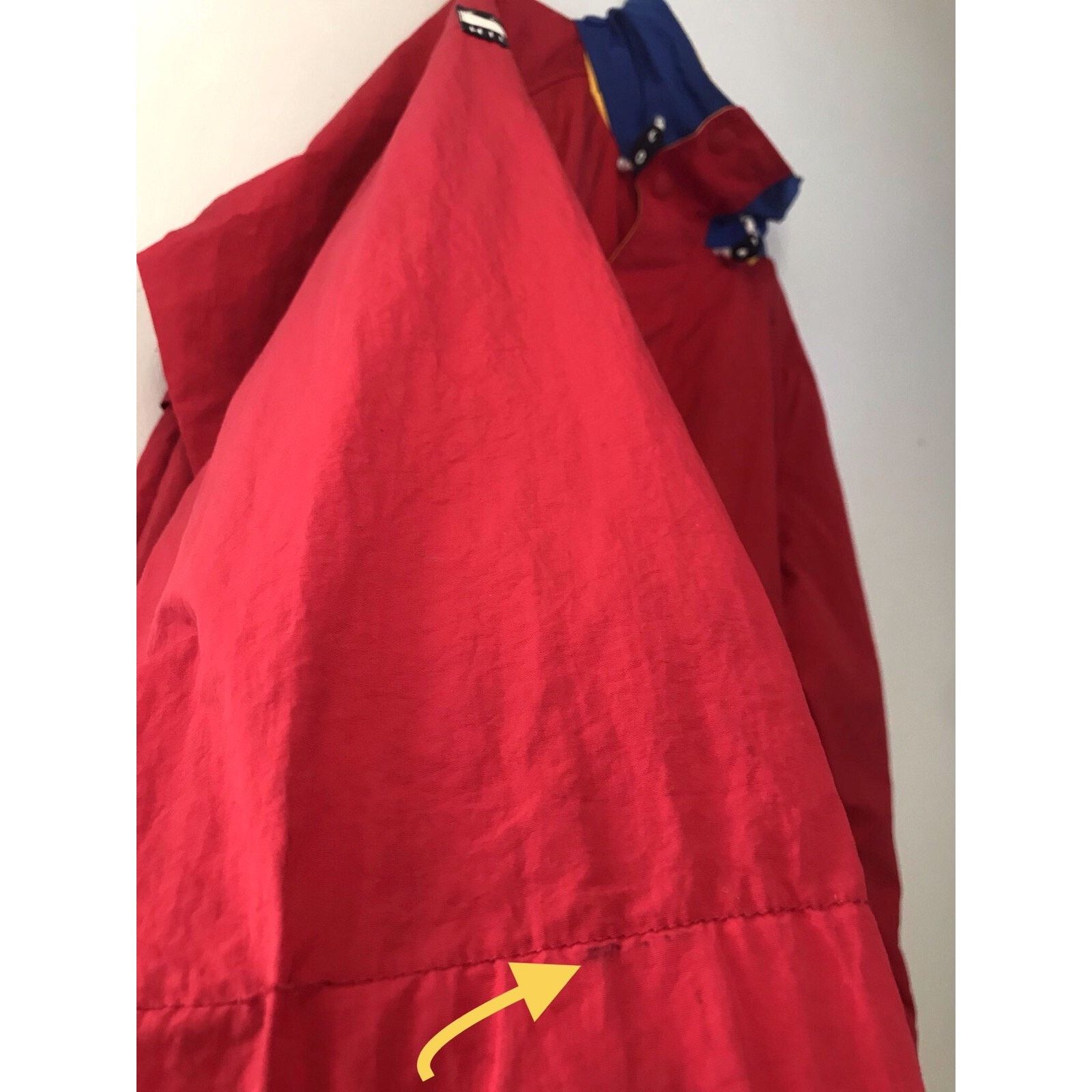 Tommy Hilfiger Vintage TOMMY HILFIGER jacket big Logo Windbreaker Hooded Size US L / EU 52-54 / 3 - 6 Thumbnail