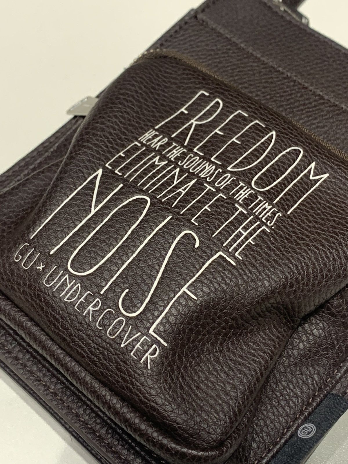 Undercover Undercover x GU x Jun Takahashi Leather Crossbody Sling Bag Size ONE SIZE - 4 Thumbnail