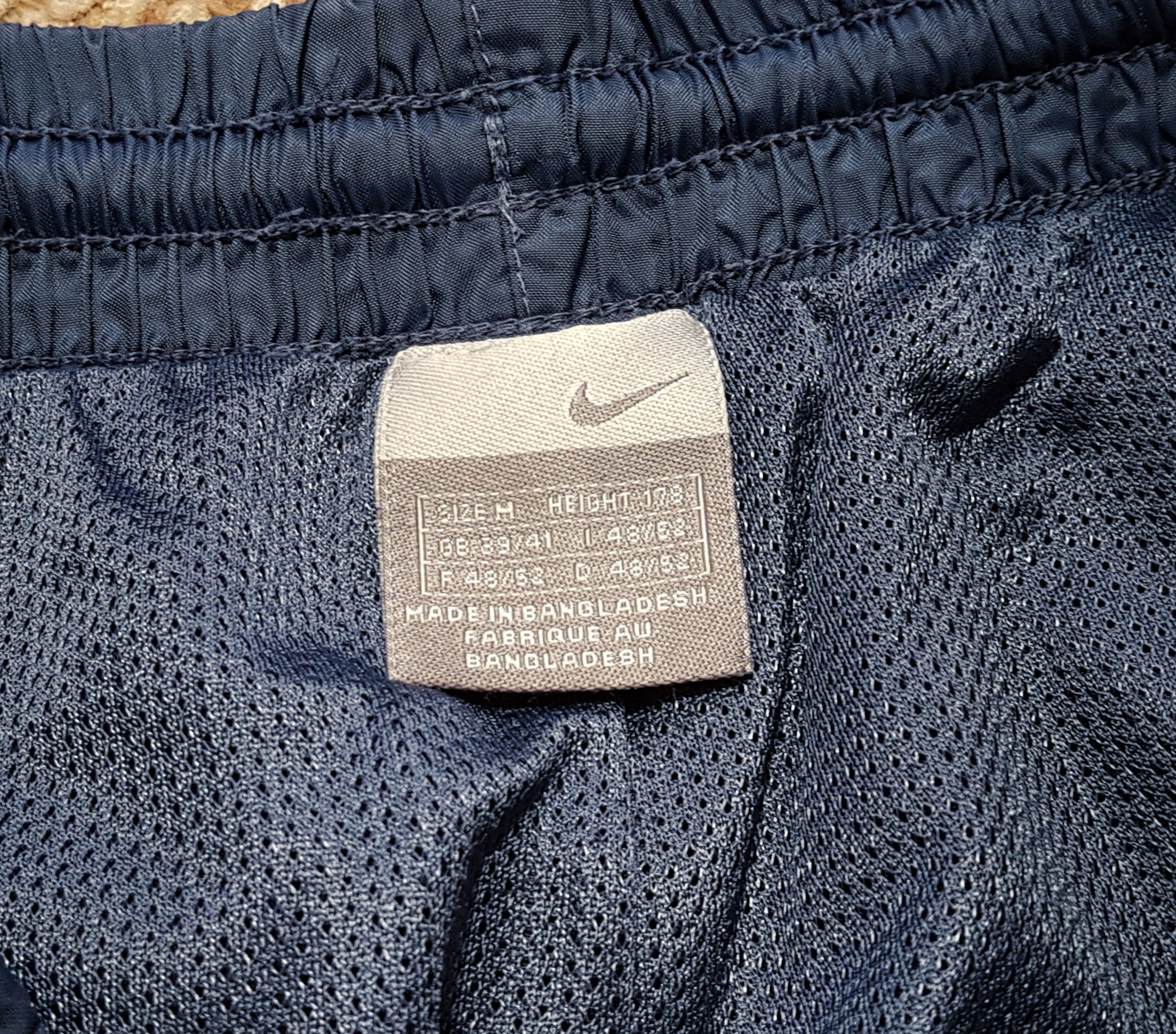 Nike Nike Y2K Vintage Nylon Loose Track Pants Rubber Logo sz M Size US 32 / EU 48 - 8 Thumbnail