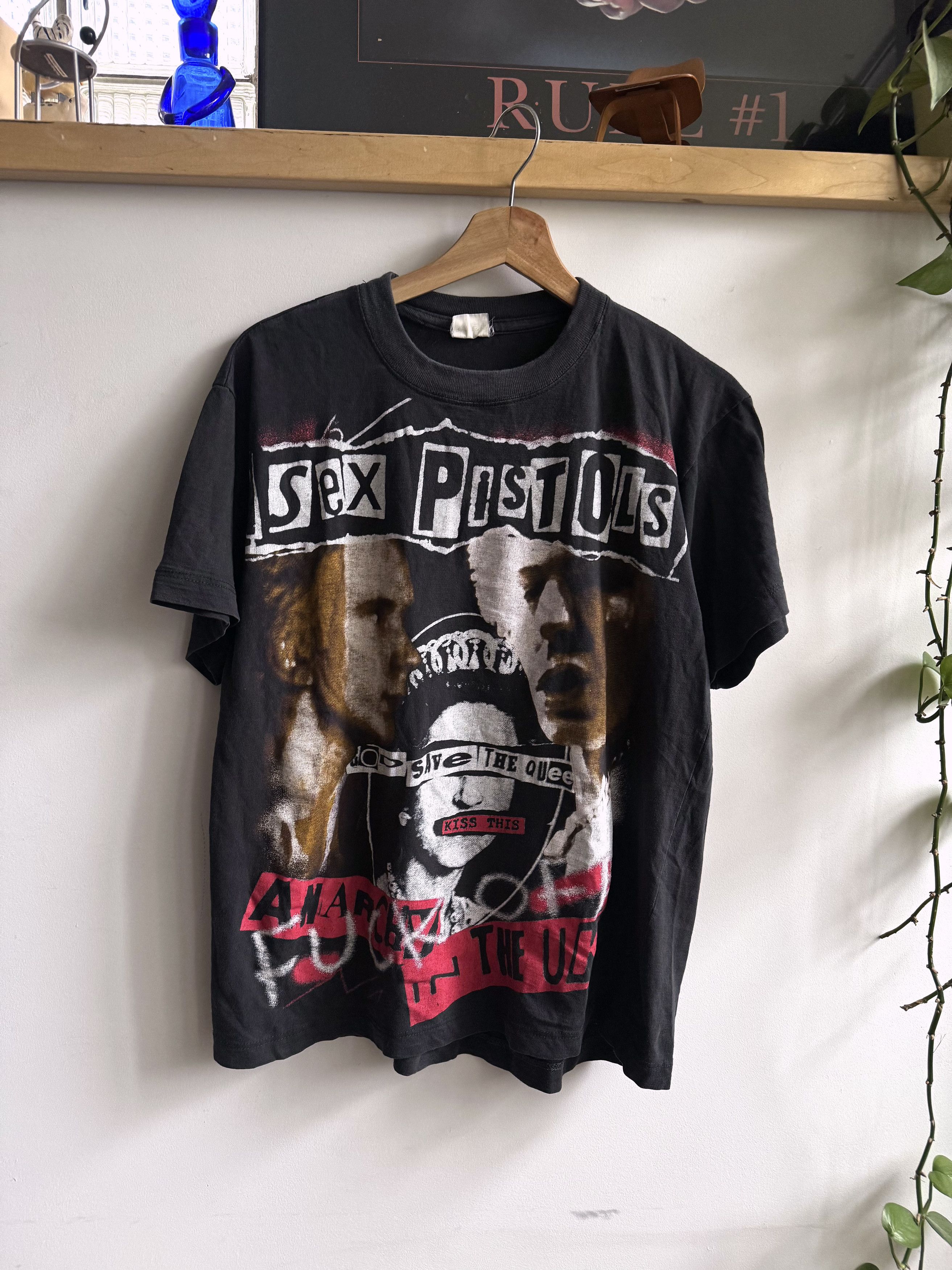 Vintage 90/00s Bootleg Sex Pistols AOP T shirt SIze S/M Size US S / EU 44-46 / 1 - 1 Thumbnail
