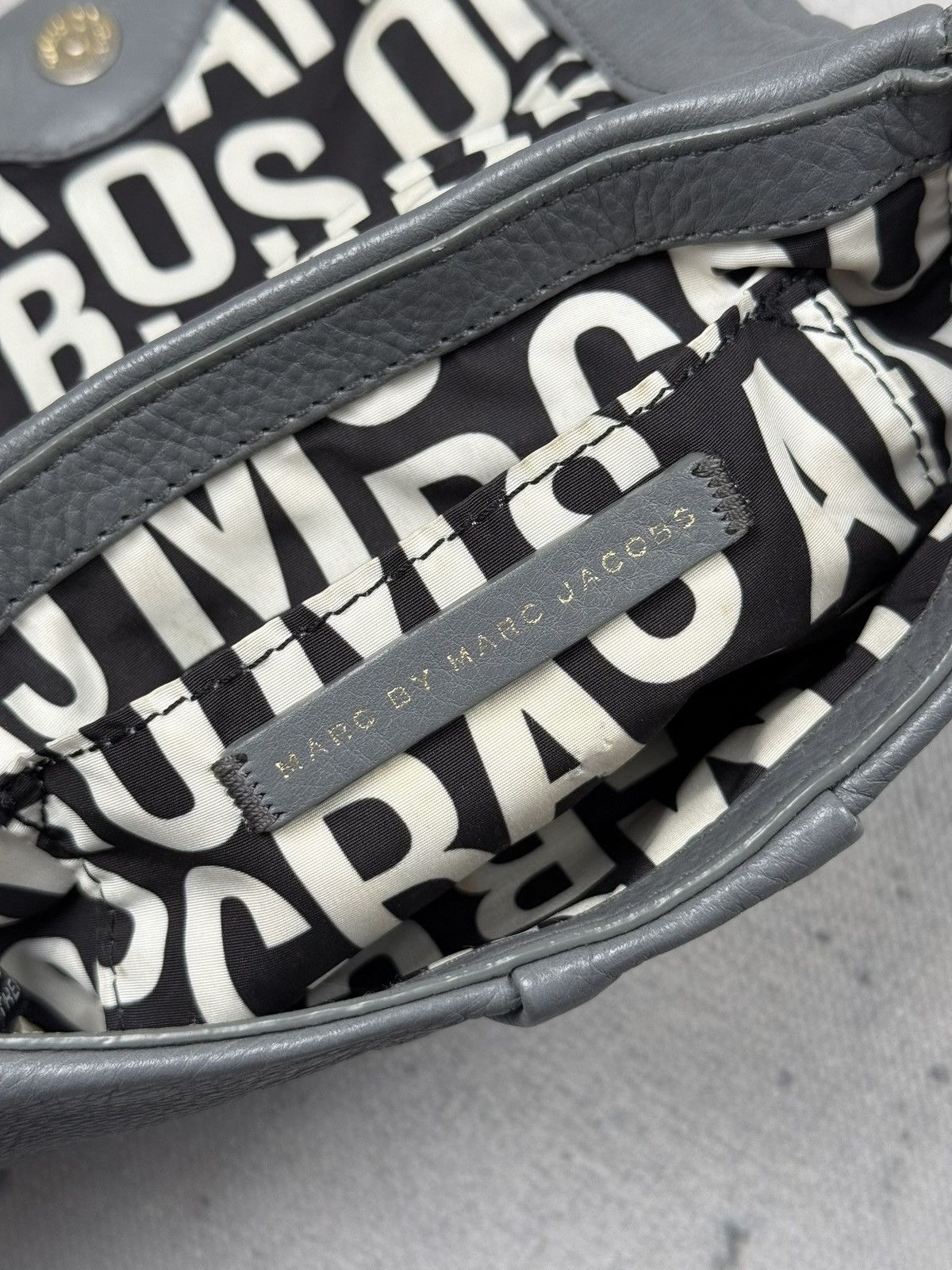 Marc by Marc Jacobs Marc By Marc Jacobs Grey Leather Crossbody Shoulder Bag y2k Size ONE SIZE - 16 Thumbnail