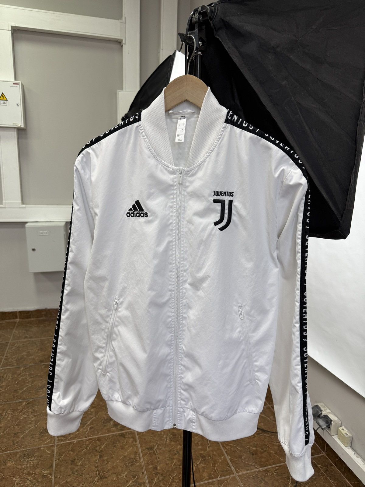 Adidas 🇮🇹 Y2K Adidas Juventus Anthem Bomber Jacket 2019 Blokecore Size US S / EU 44-46 / 1 - 1 Thumbnail