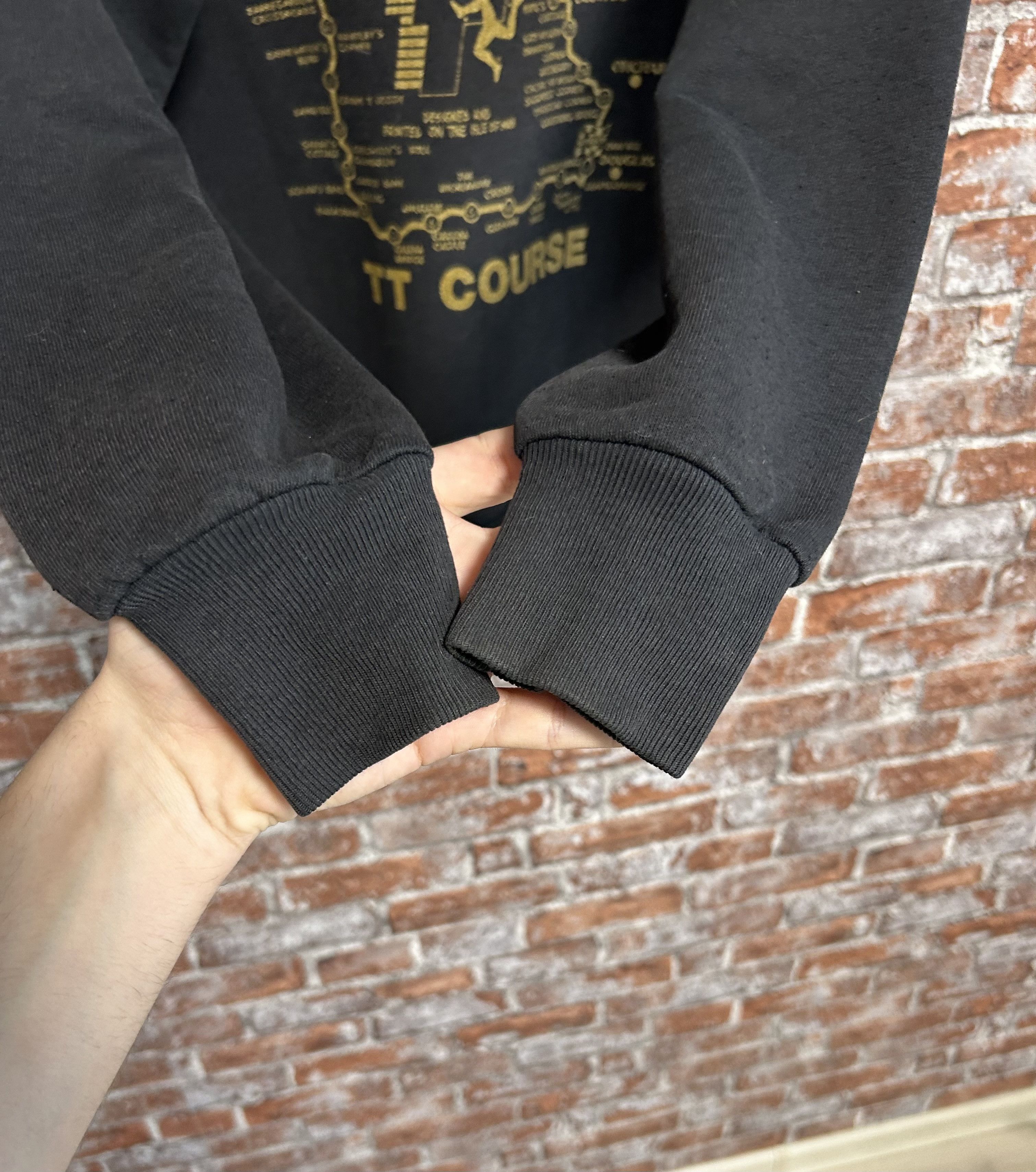 Vintage Vintage 1995 Isle of Man TT Motorcycle Sweatshirt Size US L / EU 52-54 / 3 - 9 Thumbnail
