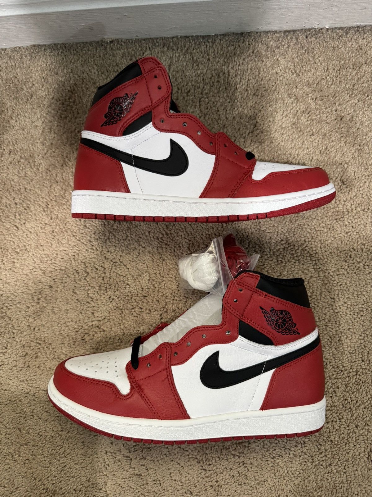 Jordan Brand Jordan 1 Chicago 2015 Size US 10 / EU 43 - 1 Thumbnail