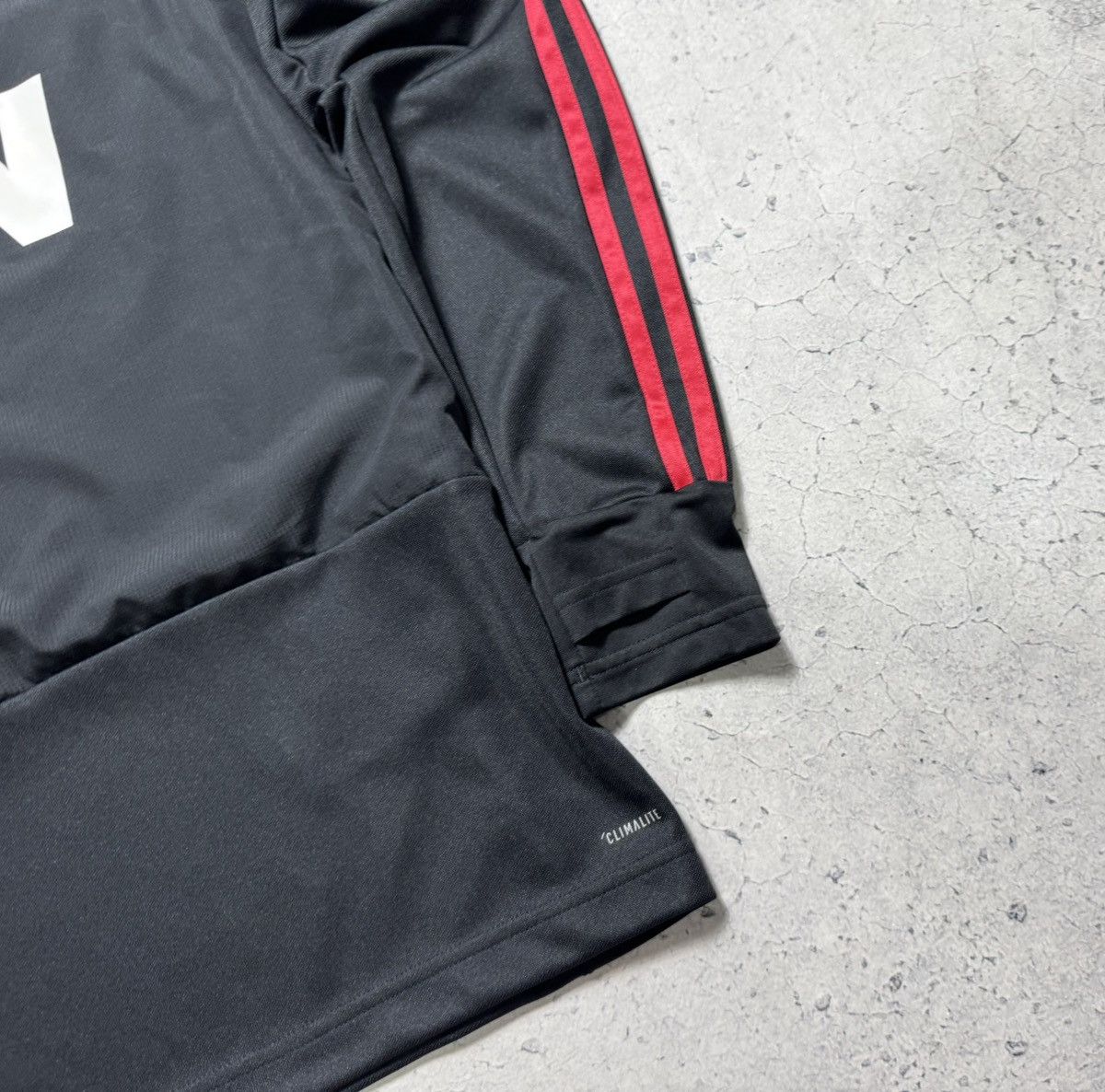 Adidas Adidas FC Manchester United Nylon Soccer Sweatshirt Football Size US M / EU 48-50 / 2 - 3 Thumbnail