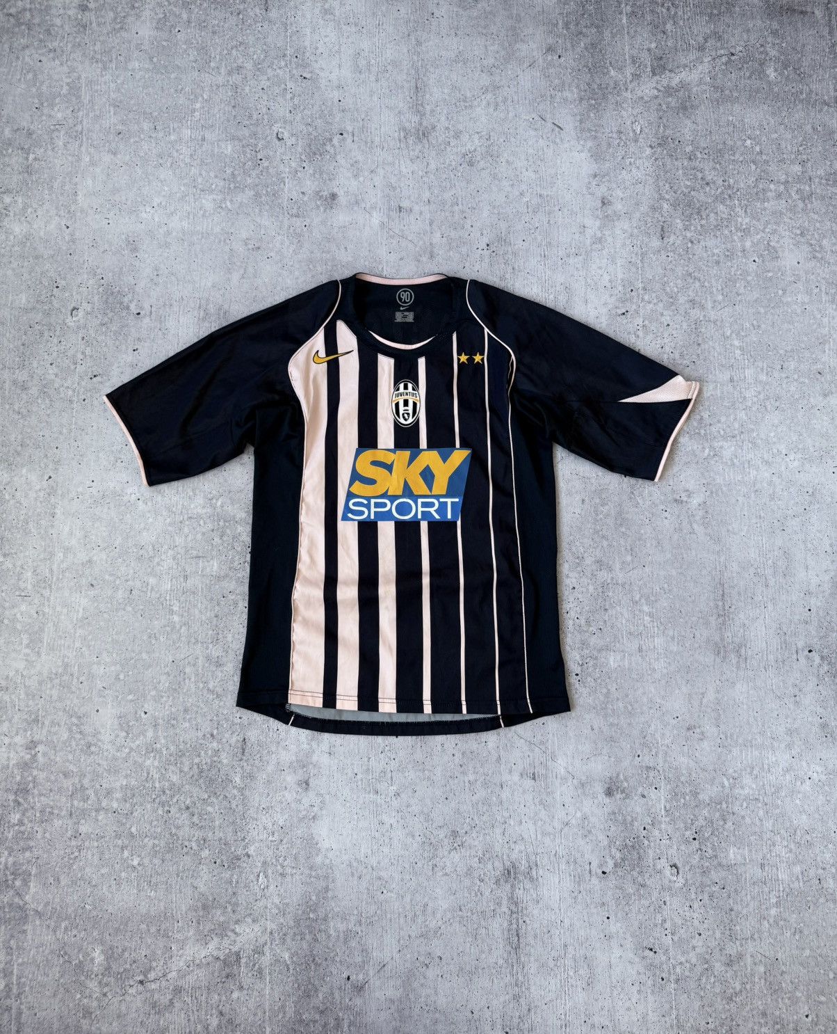 Nike × Vintage Nike Juventus Vintage 2004/2005 Third Jersey Size US S / EU 44-46 / 1 - 1 Thumbnail