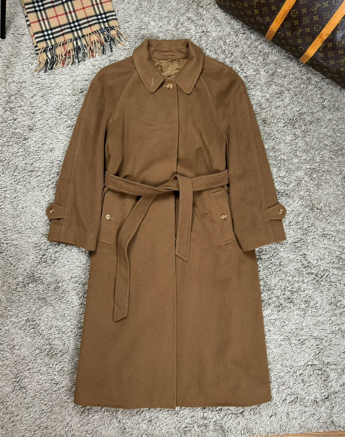 Autumn Cashmere × Burberry Vintage cashmere coat Burberrys 90s original luxury item Size M / US 6-8 / IT 42-44 - 2 Thumbnail