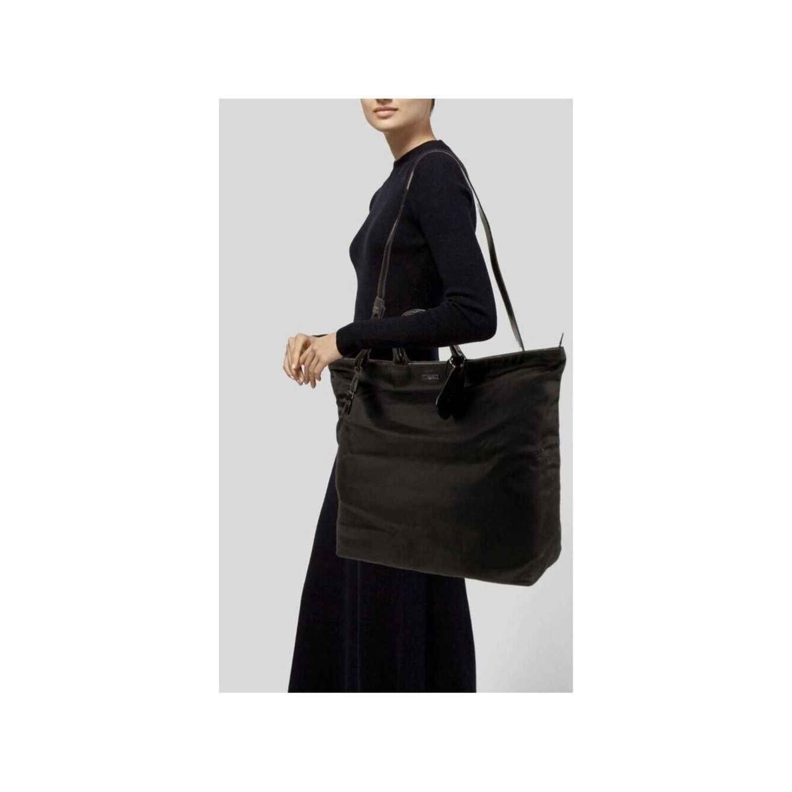Gucci 2 Way Shoulder/ Tote Bag Dark Navy Blue Nylon/Leather in Black, Women's