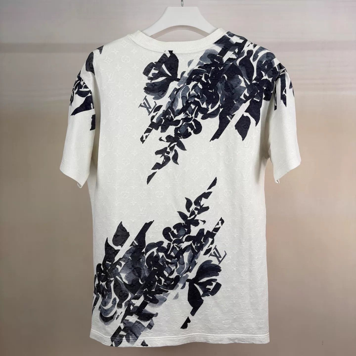Louis Vuitton LV White Floral Embroidered Short Sleeve T-shirt L Italian Size US L / EU 52-54 / 3 - 2 Thumbnail