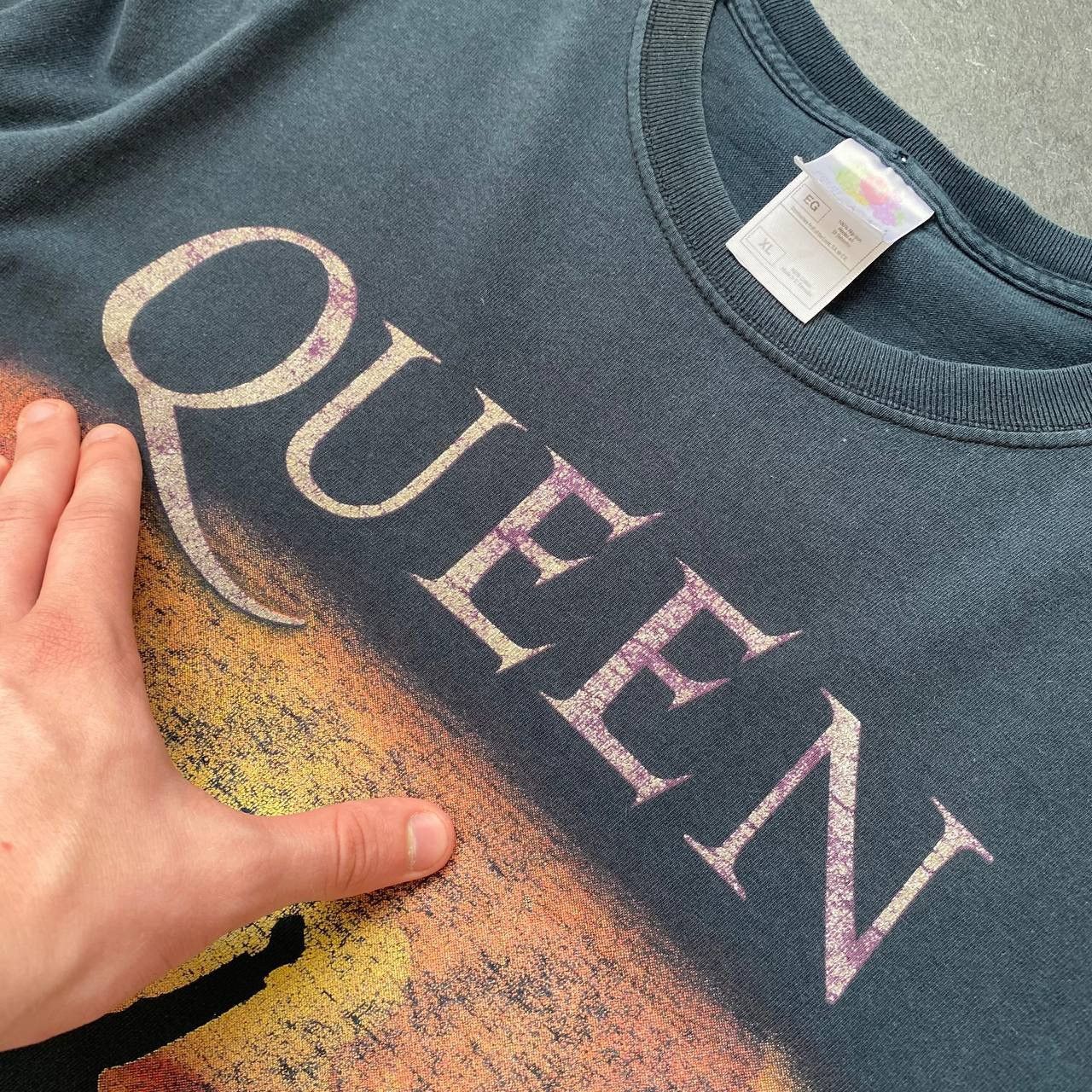 Band Tees × Vintage Vintage queen big logo rare tee shirts Size US XL / EU 56 / 4 - 4 Thumbnail