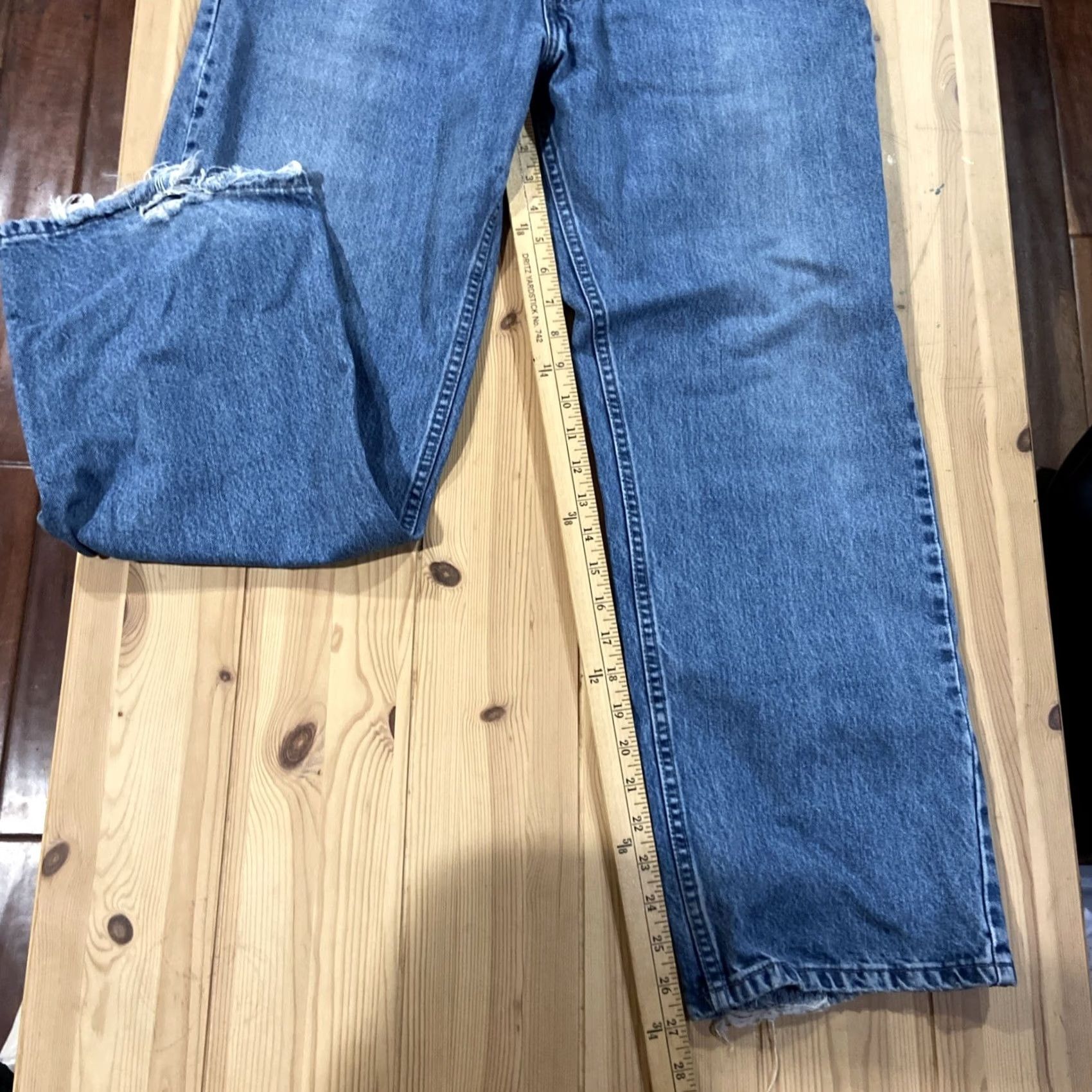 Levi's VINTAGE Levi's Silver Tab Jeans Light Wash Denim 33x27 Relaxed Straight 5-Pocket Mens Blue 90s American Theme Jeans Size US 33 - 4 Thumbnail