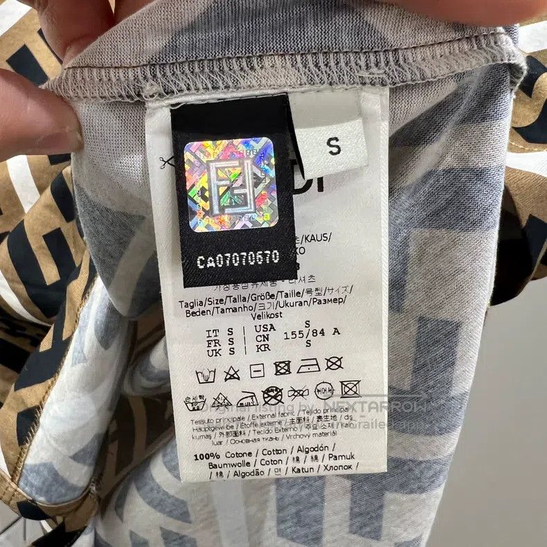 Fendi Fendi Color-Blocked Full Print Logo Printed Short Sleeve T Size S / US 4 / IT 40 - 4 Thumbnail
