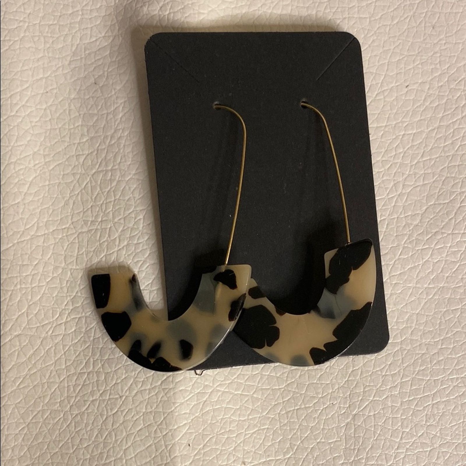 Other Tortoise Acrylic Hoop Earrings Gold Wire Minimalist Modern Size ONE SIZE - 2 Thumbnail