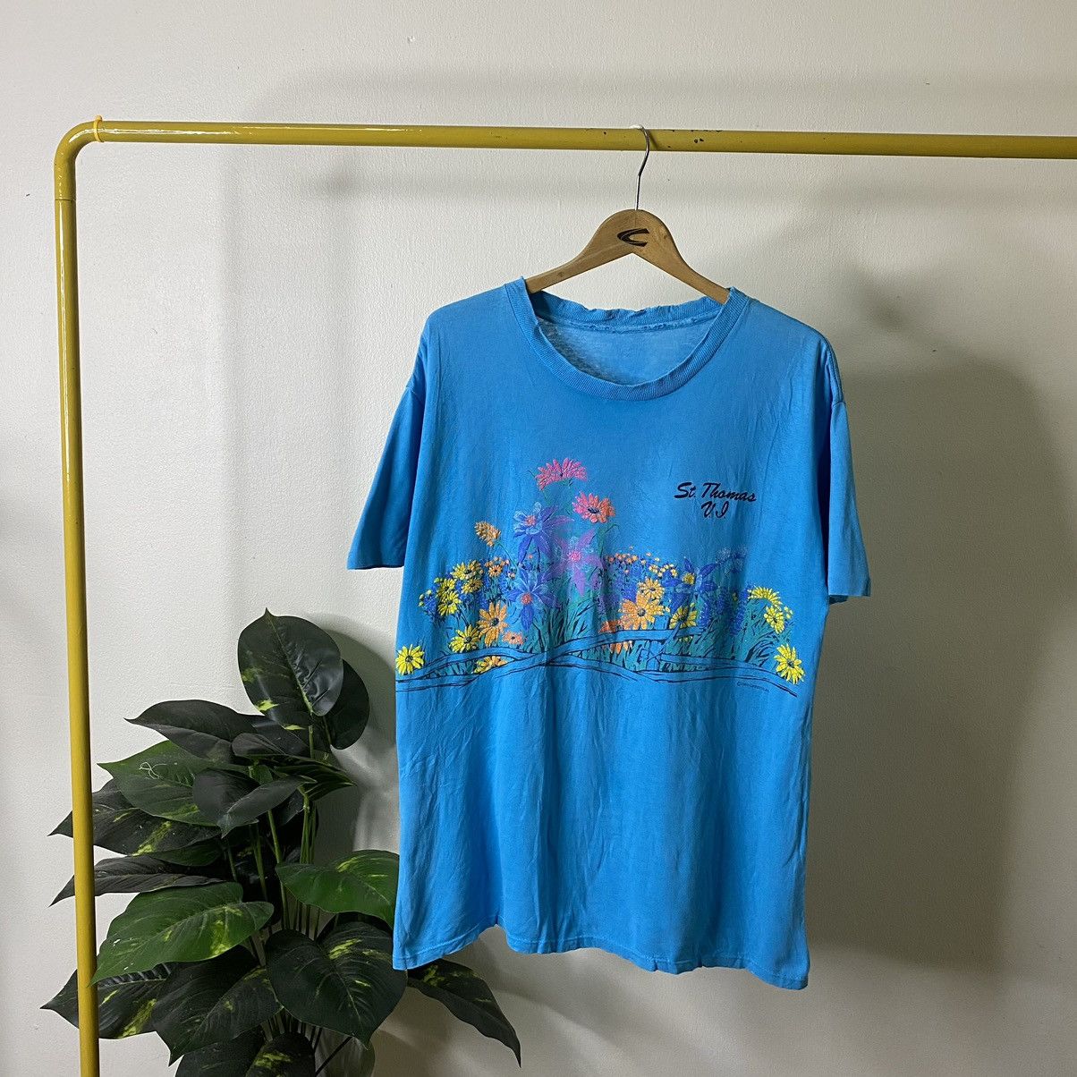 Vintage Vintage 1990s Saint Thomas Virgin Island Tee Size US L / EU 52-54 / 3 - 1 Thumbnail