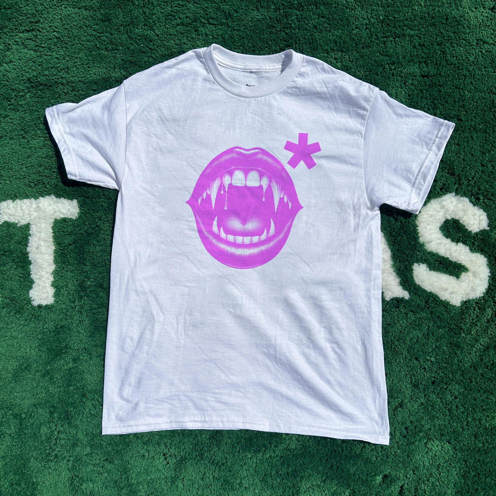 Japanese Brand Opium Fangs Tee White Pink Size US M / EU 48-50 / 2 - 1 Thumbnail