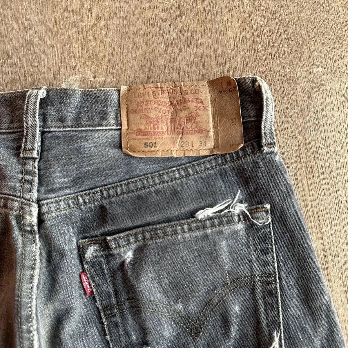 Levi's DISTRESSED DENIM VINTAGE LEVI’S 501 JEANS LEVIS PANTS W28L33 Size US 28 / EU 44 - 16 Thumbnail