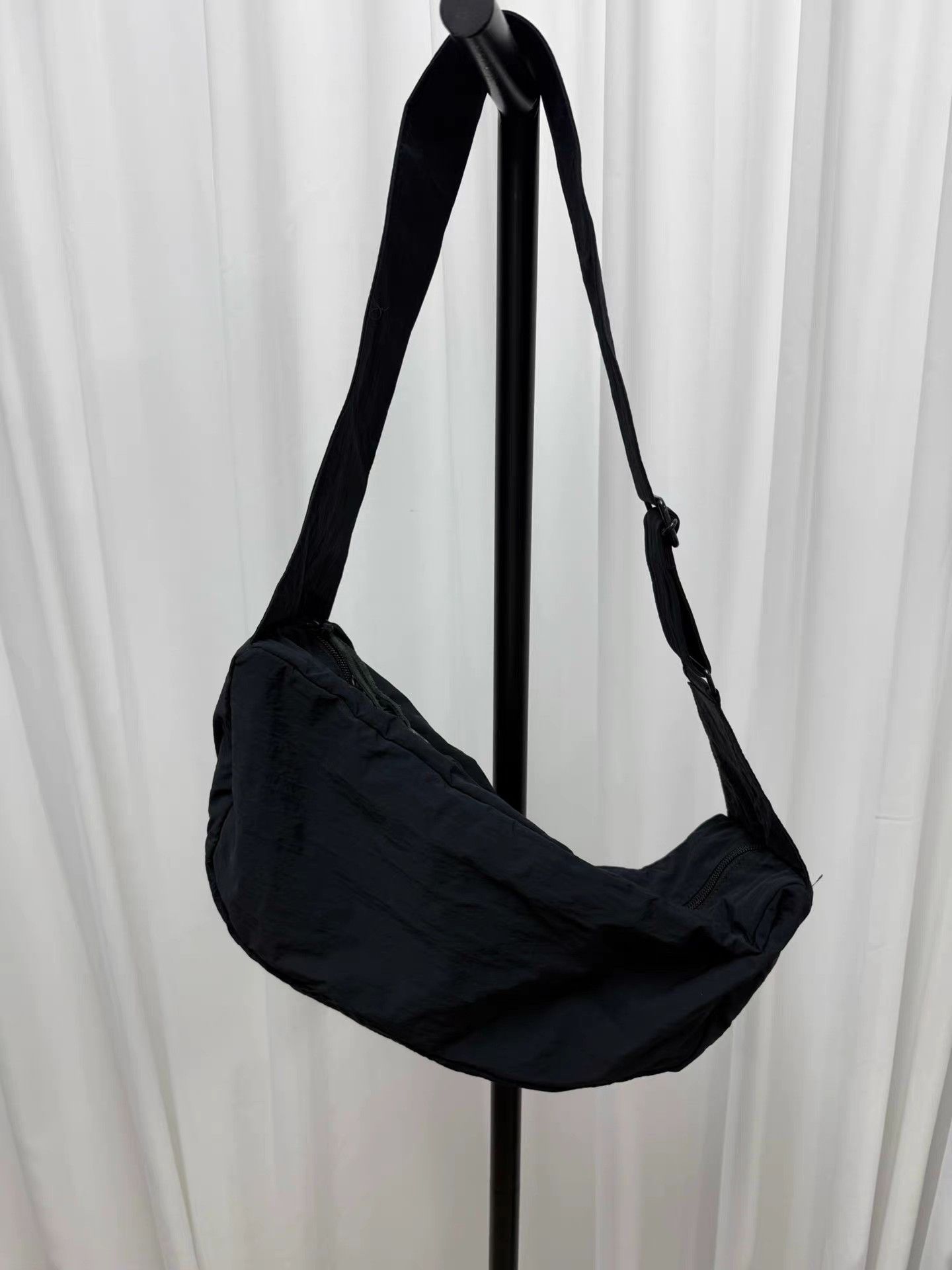Yohji Yamamoto Yohji Yamamoto Y's Metallic Nylon Dumpling Crossbody Bag K20 Size ONE SIZE - 5 Thumbnail