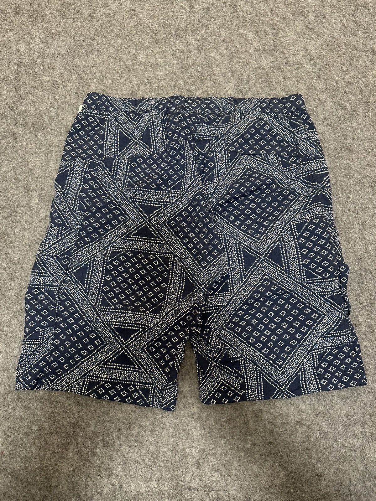 The North Face The North Face men's navy shorts a geometric bandana-style Size US 34 / EU 50 - 4 Thumbnail