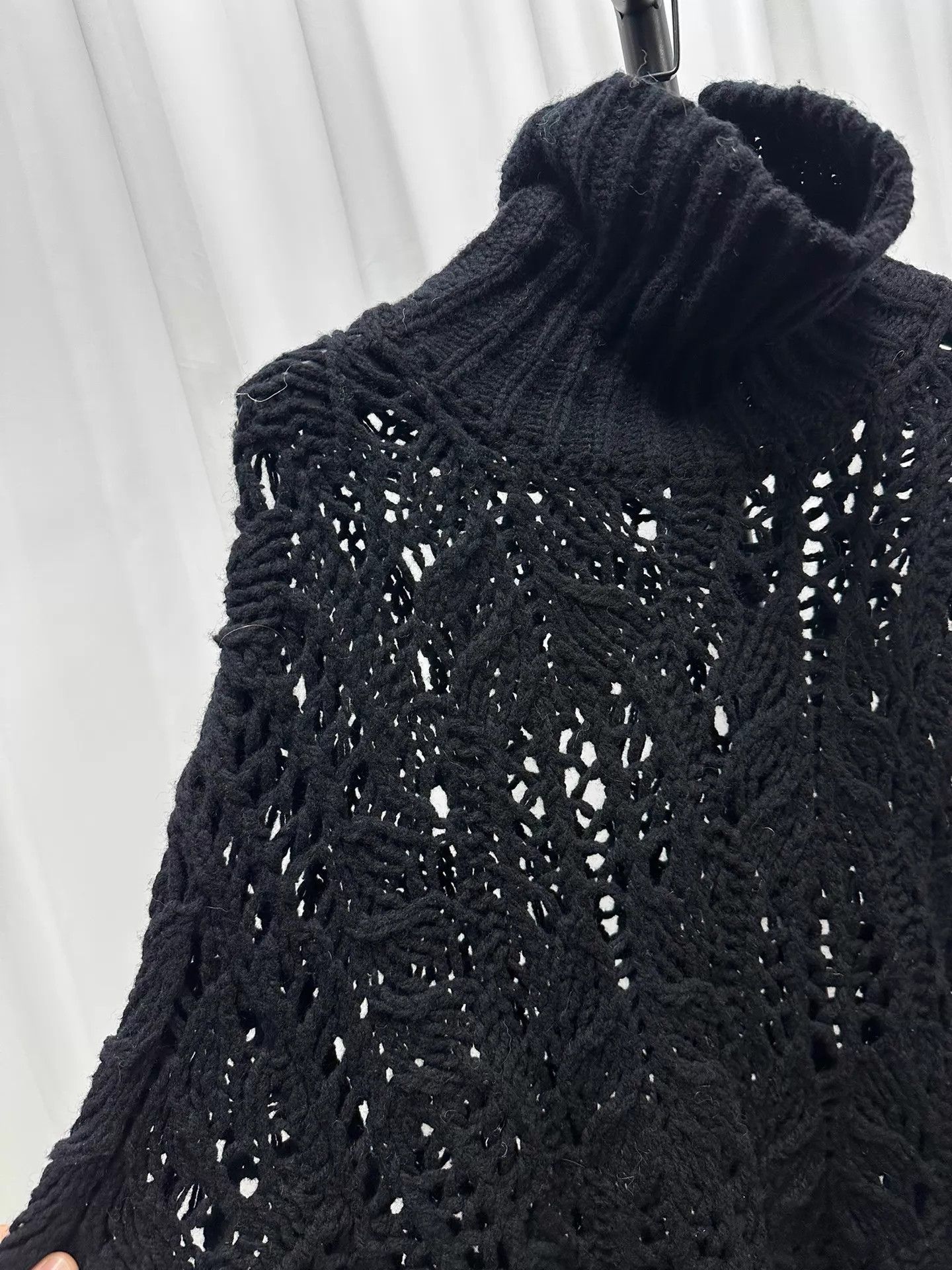Dries Van Noten Dries Van Noten Oversized Cutout Wool Sweater M Size US M / EU 48-50 / 2 - 4 Thumbnail