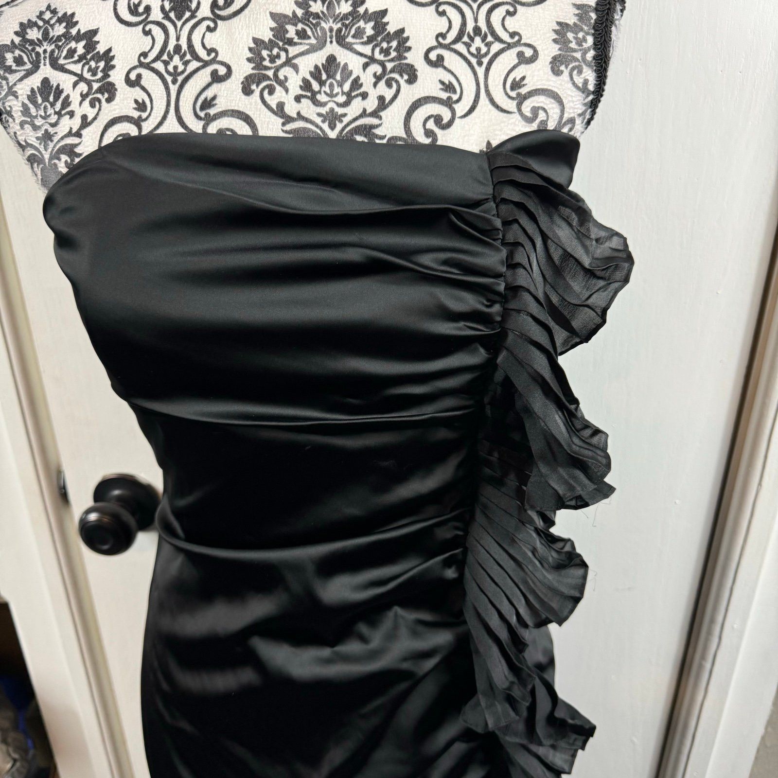 Ted Baker Ted Baker London satin strapless ruffle ruched dress FLAWED Size M / US 6-8 / IT 42-44 - 2 Thumbnail