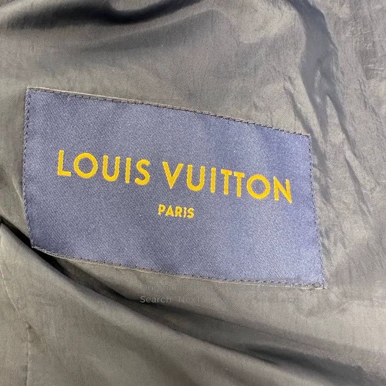 Louis Vuitton Louis Vuitton Embossed dark pattern presbyopic printing Lo Size US S / EU 44-46 / 1 - 3 Thumbnail