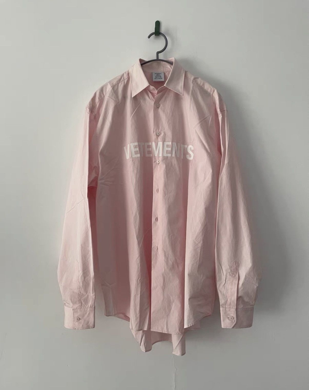 Vetements Vetements Garderobe Logo Oversized Pink Shirt Size US XS / EU 42 / 0 - 1 Thumbnail