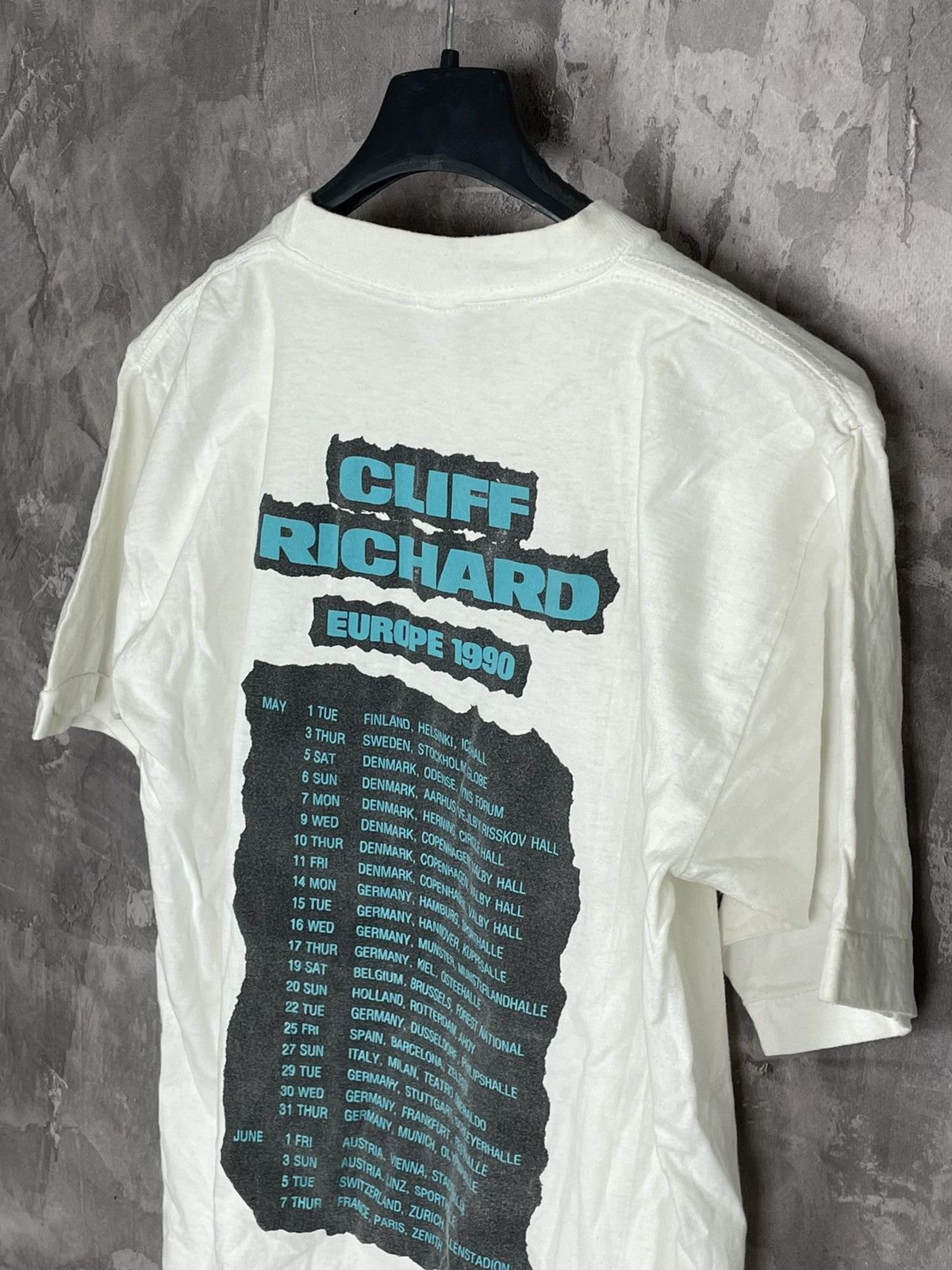 Band Tees × Vintage Cliff Richard Access Printed Tour TShirt 90s Pop Rock Roll Size US M / EU 48-50 / 2 - 8 Thumbnail