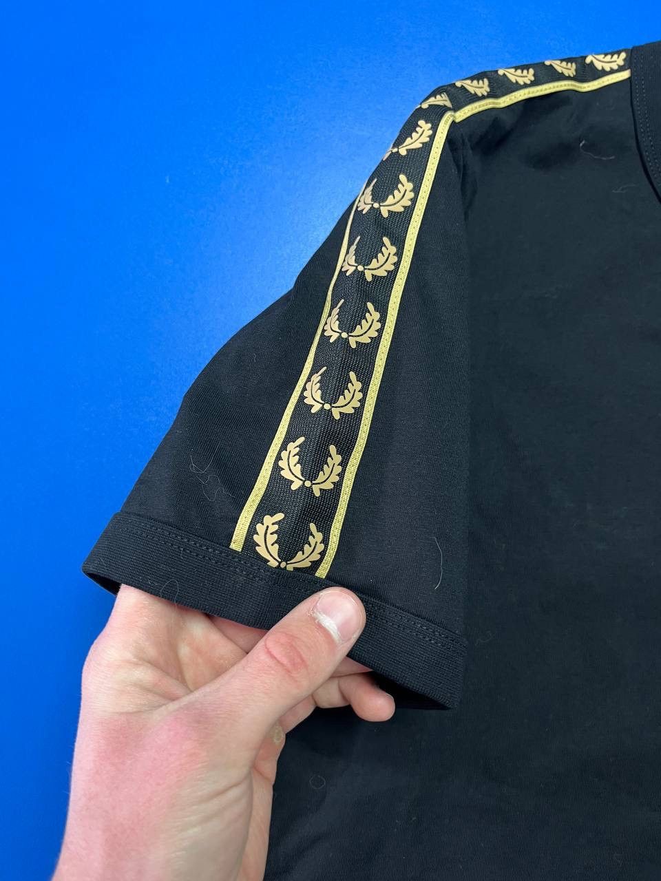 Fred Perry Fred Perry Black T-Shirt Laurel Wreath Taped Shoulder Gold Size US M / EU 48-50 / 2 - 6 Thumbnail