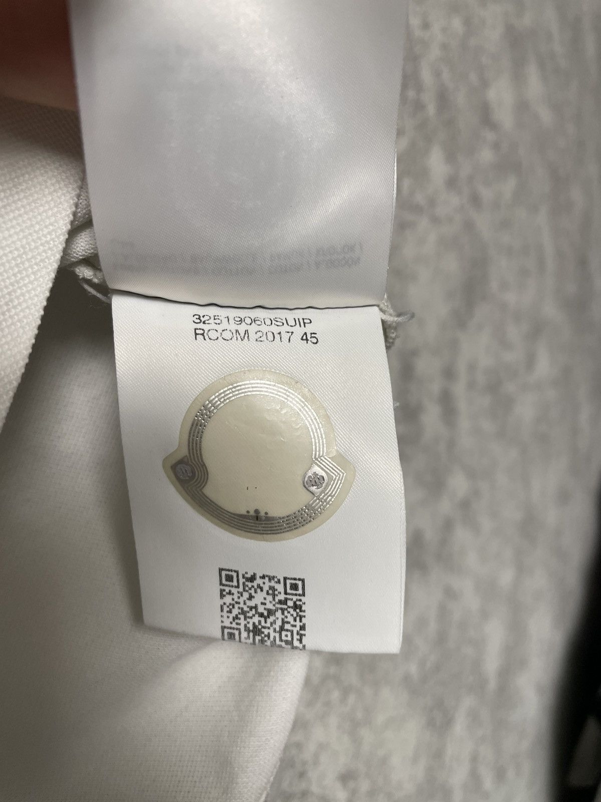 Moncler Gamme Bleu Moncler Gamme Bleu White T-Shirt With Pocket Size US M / EU 48-50 / 2 - 16 Thumbnail