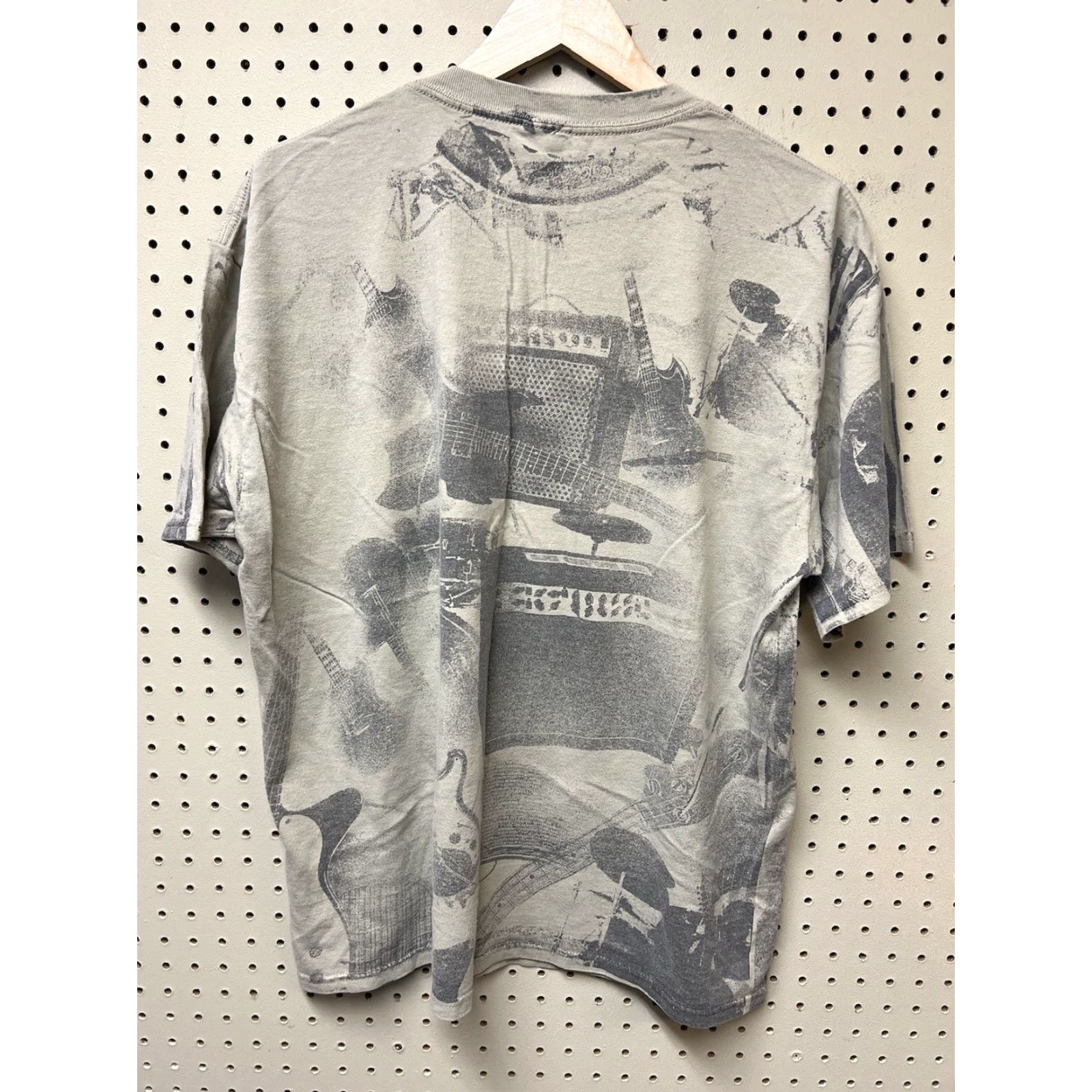 Vintage VINTAGE Mens Yazbek T-Shirt XL Short Sleeve Tan Brown Guitar Amplifier All Over Print Band Mens XL Size US XL / EU 56 / 4 - 2 Thumbnail