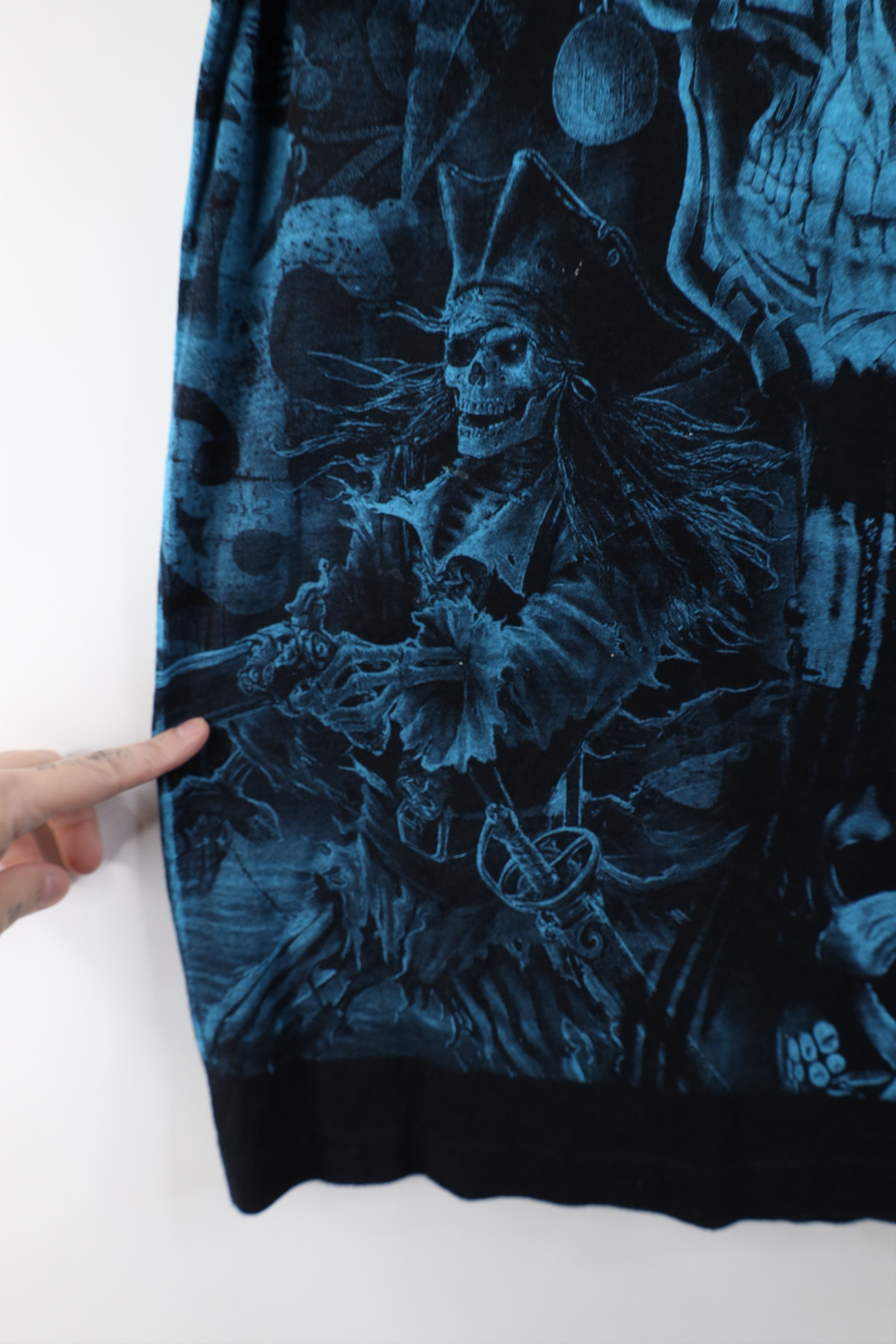 Vintage Vintage Y2K Streetwear Pirate All Over Print T-Shirt Size US M / EU 48-50 / 2 - 8 Thumbnail