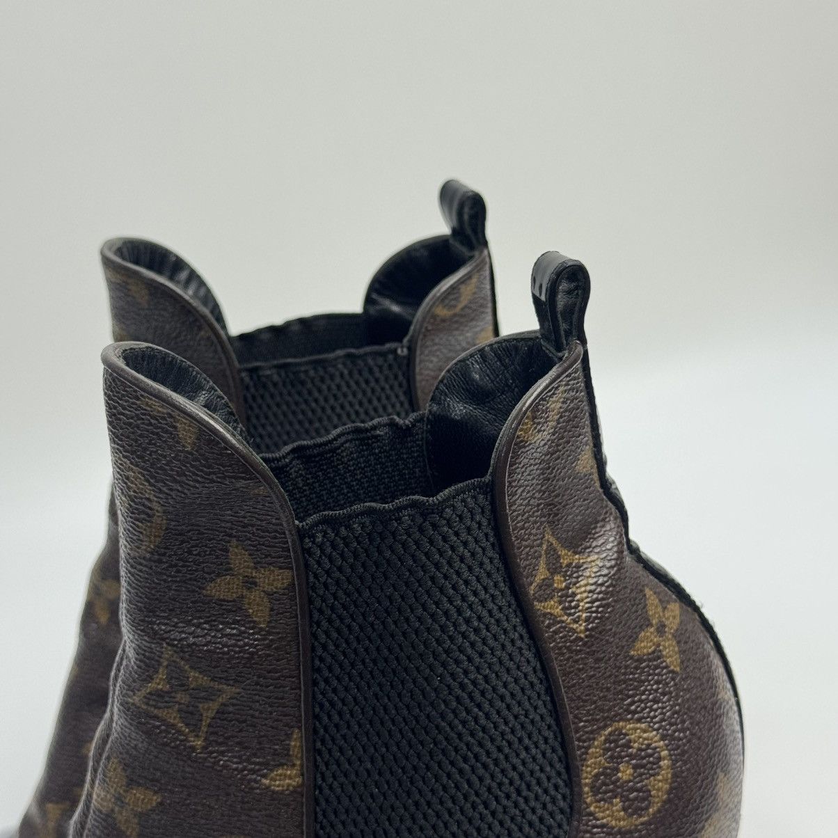 Louis Vuitton Louis Vuitton Monogram Revival Ankle Boots Size US 7.5 / IT 37.5 - 13 Thumbnail