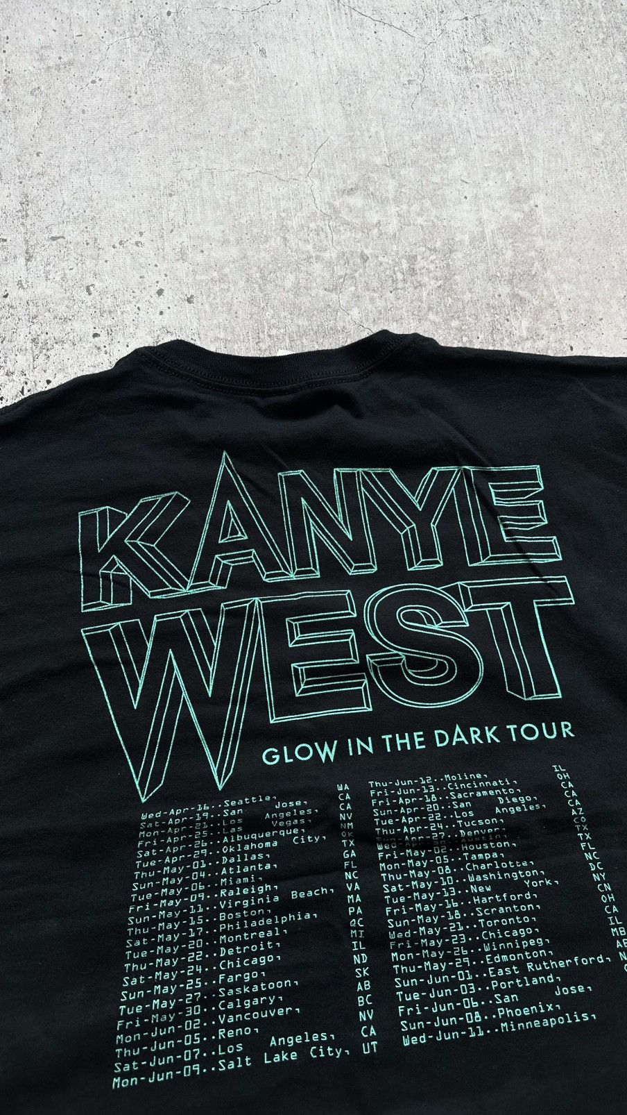Band Tees 2008 Kanye West Glow in the Dark Tour Vintage T Shirt Size US M / EU 48-50 / 2 - 16 Thumbnail