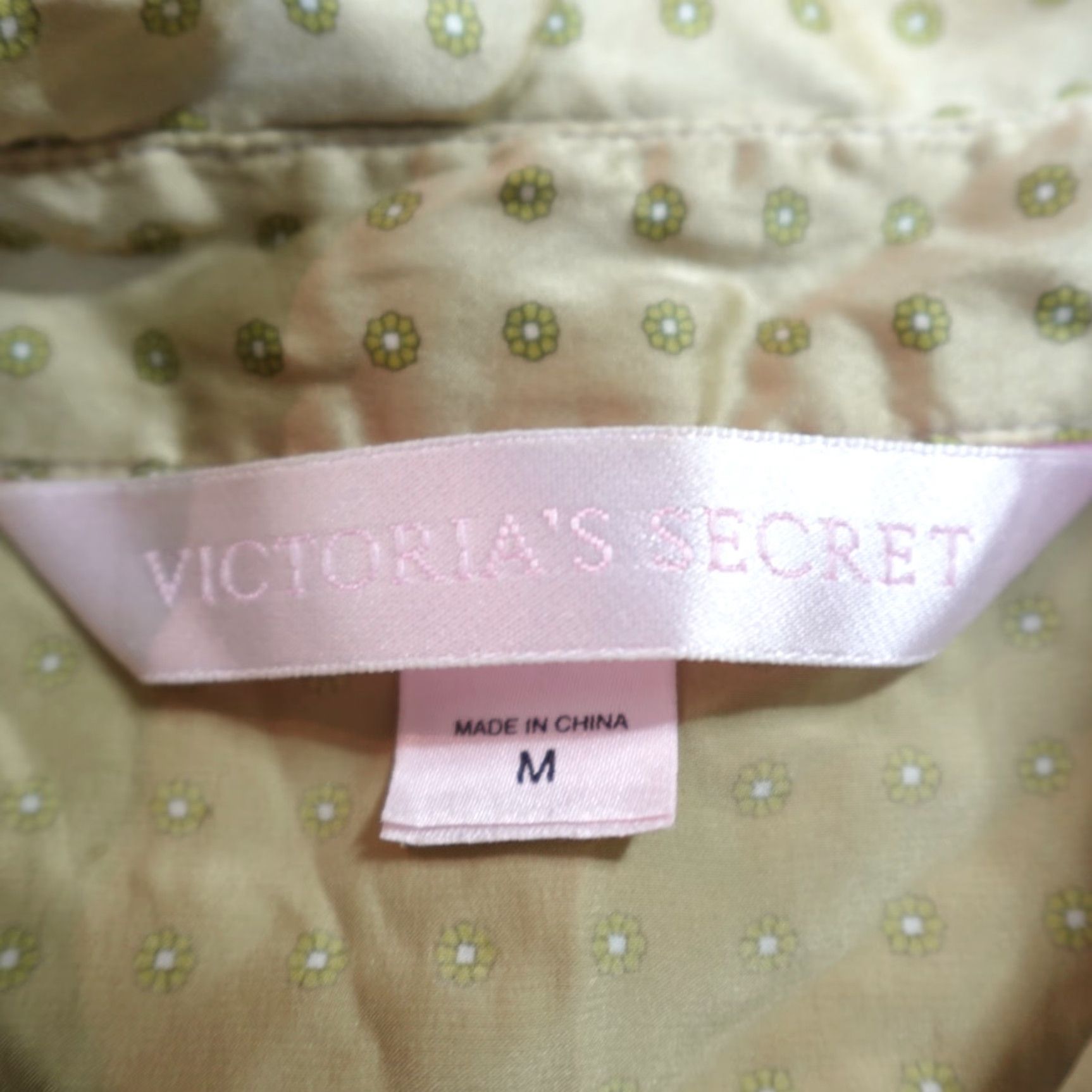 Victoria's Secret Victoria's Secret Pajama Shirt Beige Medium Long Sleeve Silk Satin Button Collared Logo Embroidered Size M / US 6-8 / IT 42-44 - 5 Thumbnail