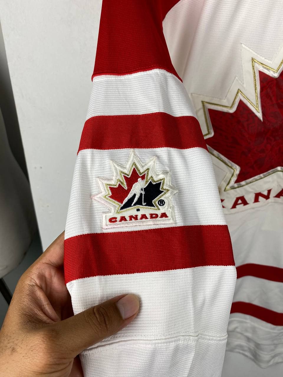 Nike vintage nike canada olympic vancouver jersey nice design Size US L / EU 52-54 / 3 - 4 Thumbnail