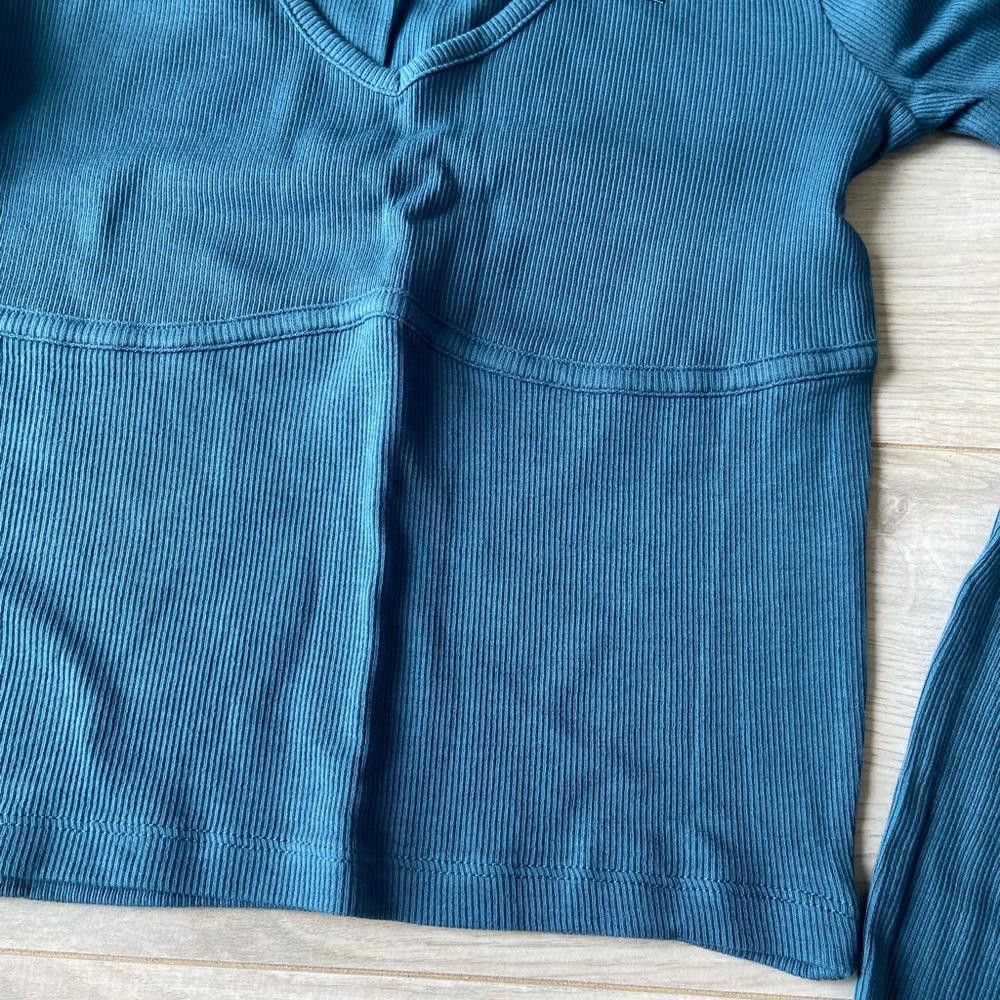 Designer Hollister Blue Seamed V Neck Long Sleeve Shirt Size S / US 4 / IT 40 - 2 Thumbnail