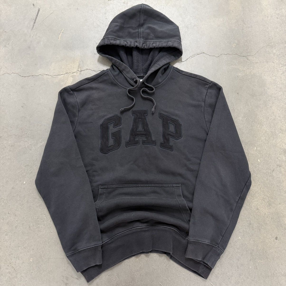 Gap GAP Hoodie Black Tonal Spell Out Minimal Essential Y2K Size US S / EU 44-46 / 1 - 1 Thumbnail