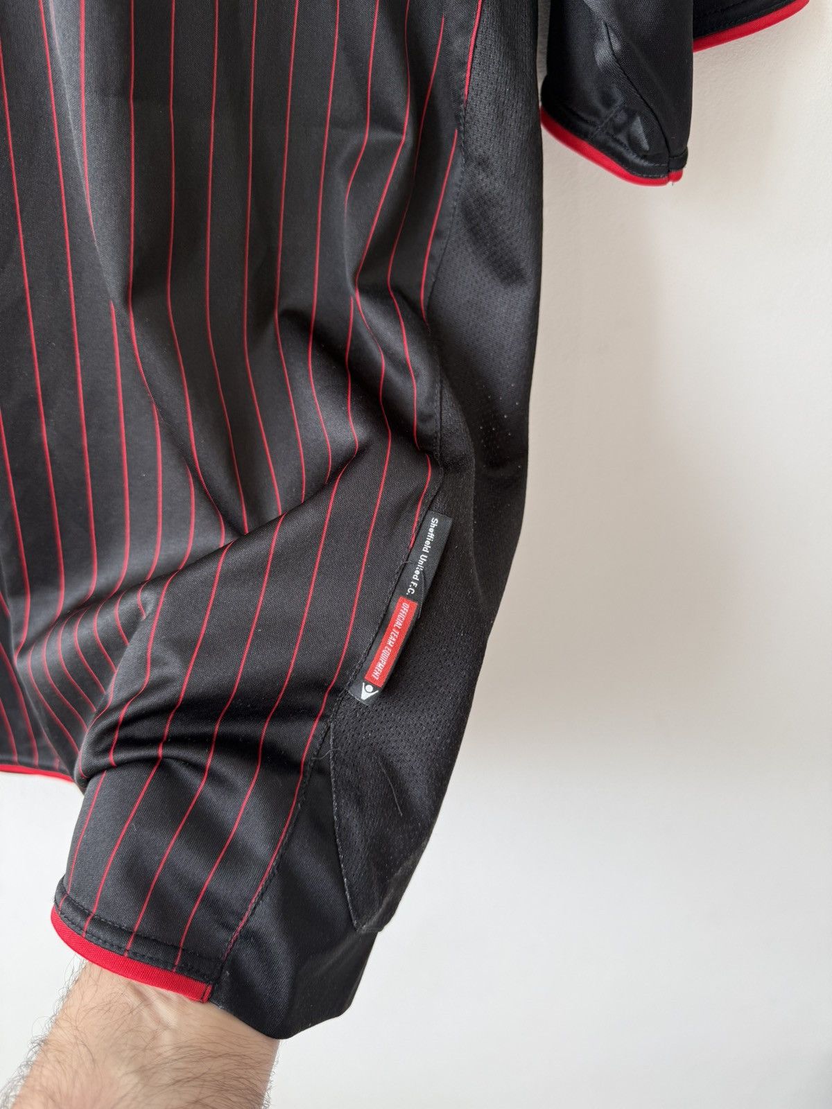Macron × Vintage Macron Sheffield United 2010/2011 Away Jersey Size US L / EU 52-54 / 3 - 7 Thumbnail