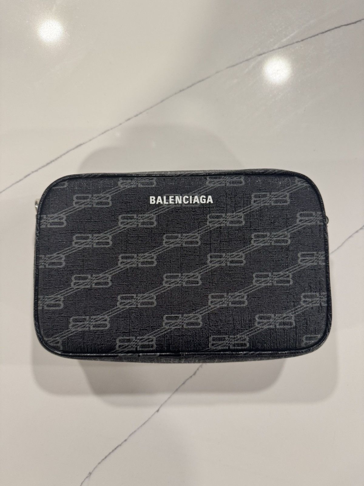 Balenciaga Balenciaga Monogram Camera Bag Medium Size ONE SIZE - 2 Thumbnail