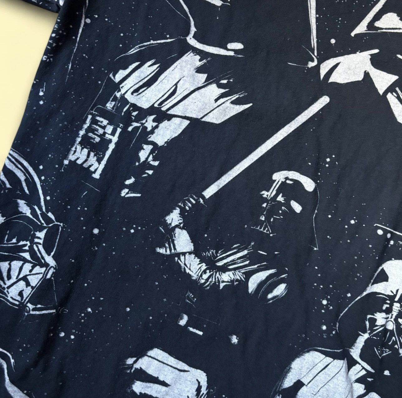 Vintage Y2K AOP Darth Vader Star Wars Tee Size US M / EU 48-50 / 2 - 2 Thumbnail