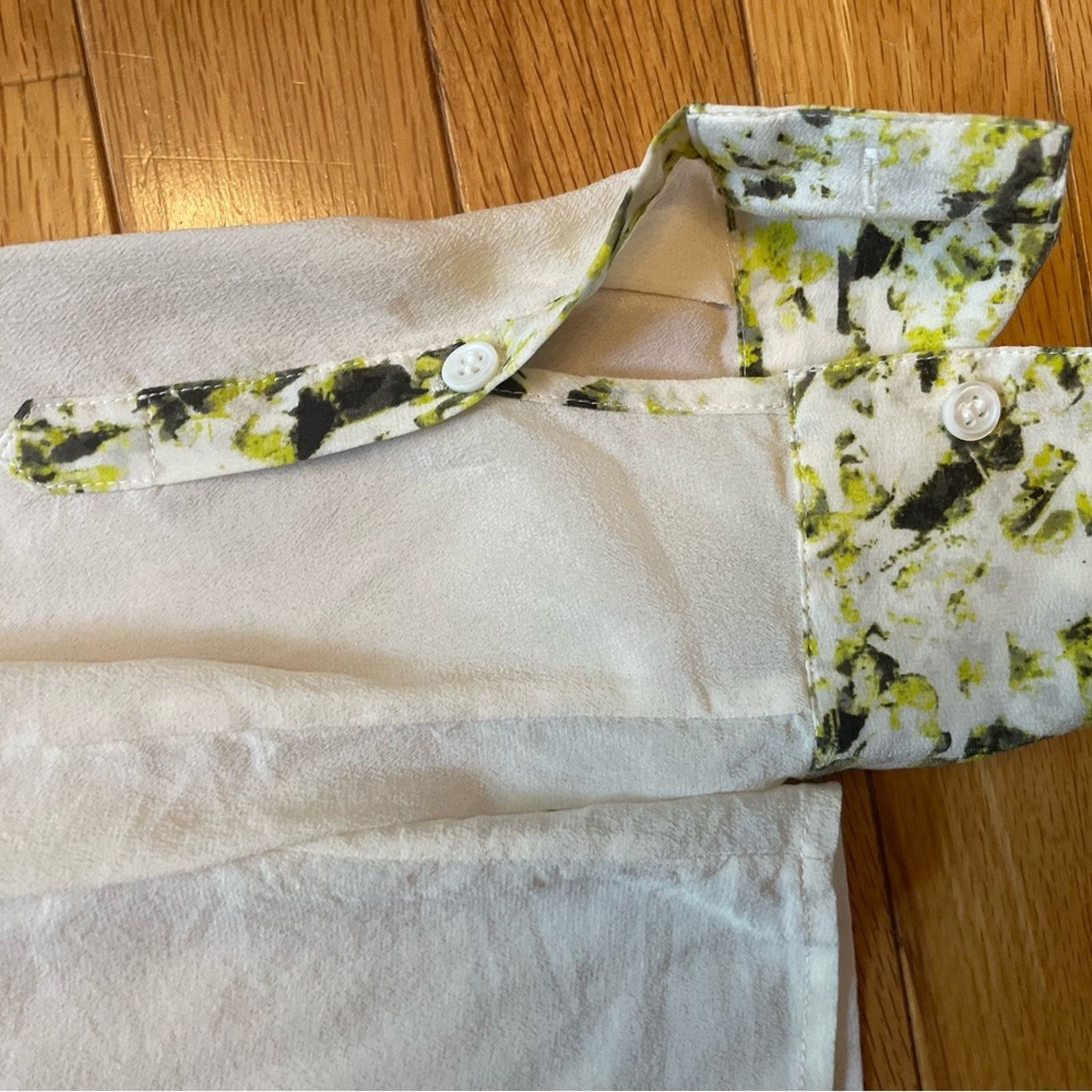 Club Monaco Club Monaco White Silk Blouse with Floral Accents Size S / US 4 / IT 40 - 8 Thumbnail