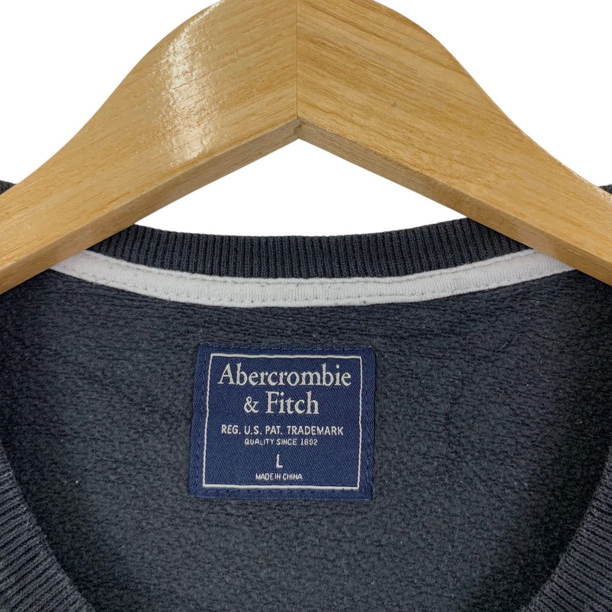 Abercrombie & Fitch ABERCROMBIE & FITCH Big Embroidered Logo Black Sweatshirt Size US L / EU 52-54 / 3 - 5 Thumbnail