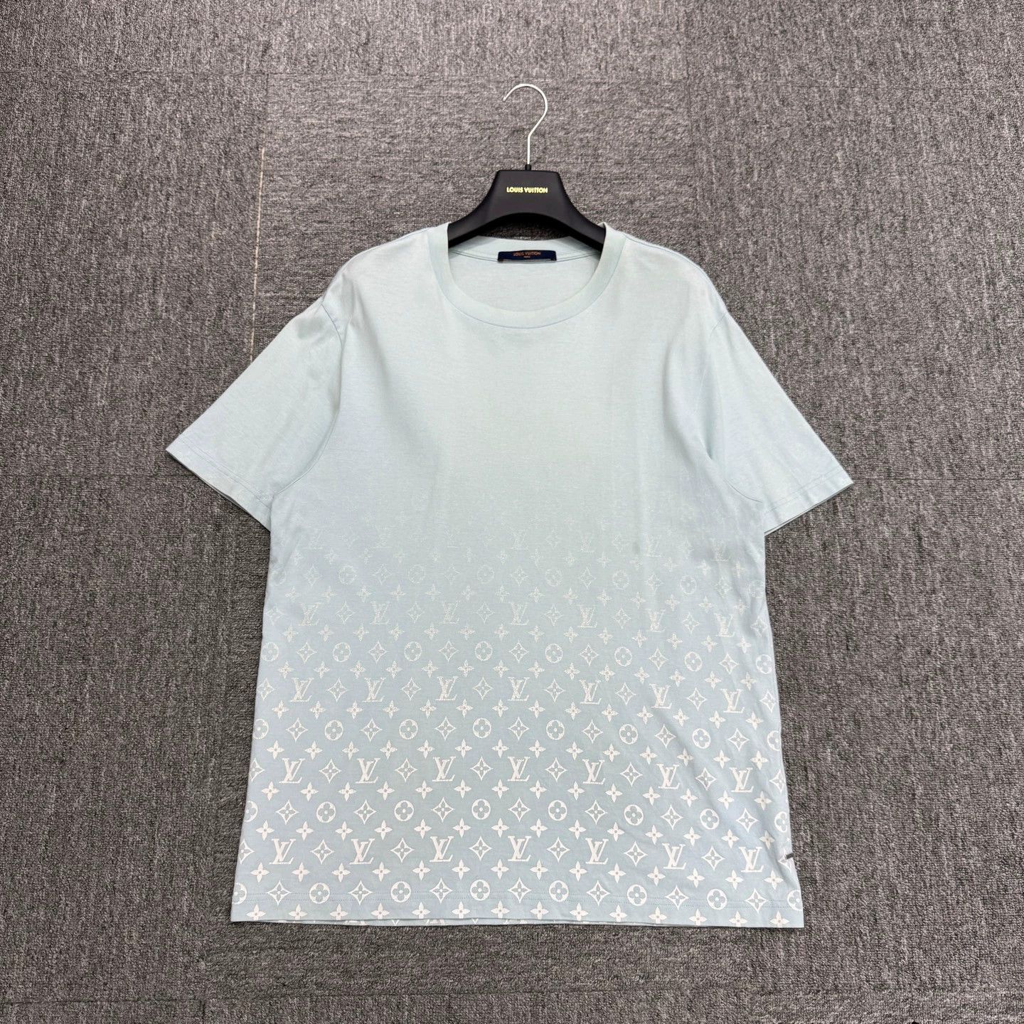 Louis Vuitton LV Gradient Monogram Short Sleeve Tee XL Size US XL / EU 56 / 4 - 1 Thumbnail