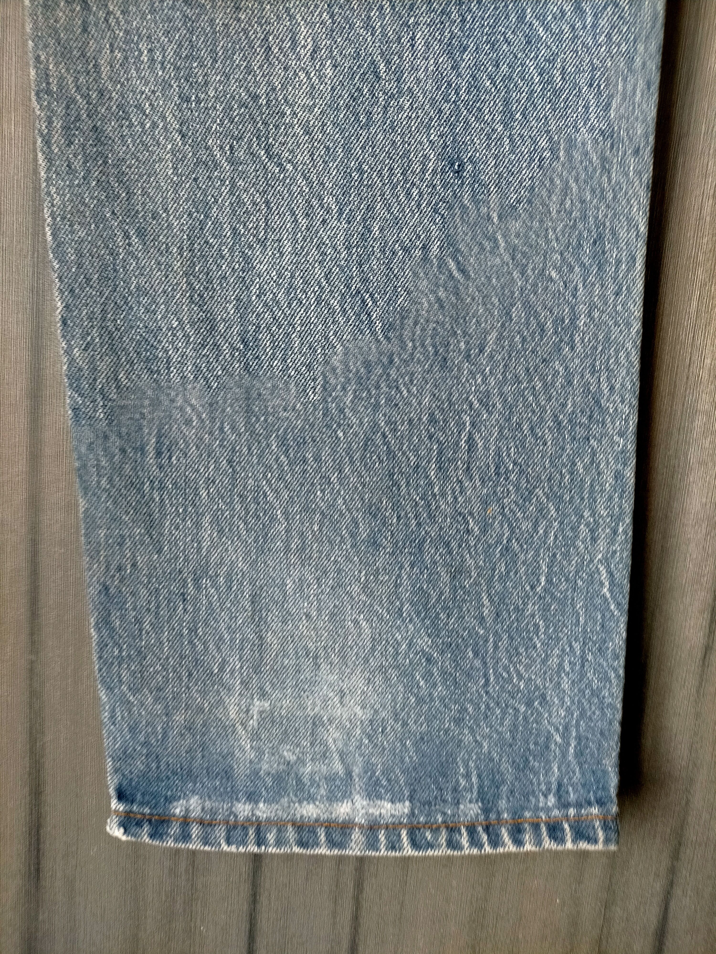 Levi's Vintage Clothing Vintage Levis 501 Usa Button Fly 520 Blue Jeans Size US 31 - 17 Thumbnail