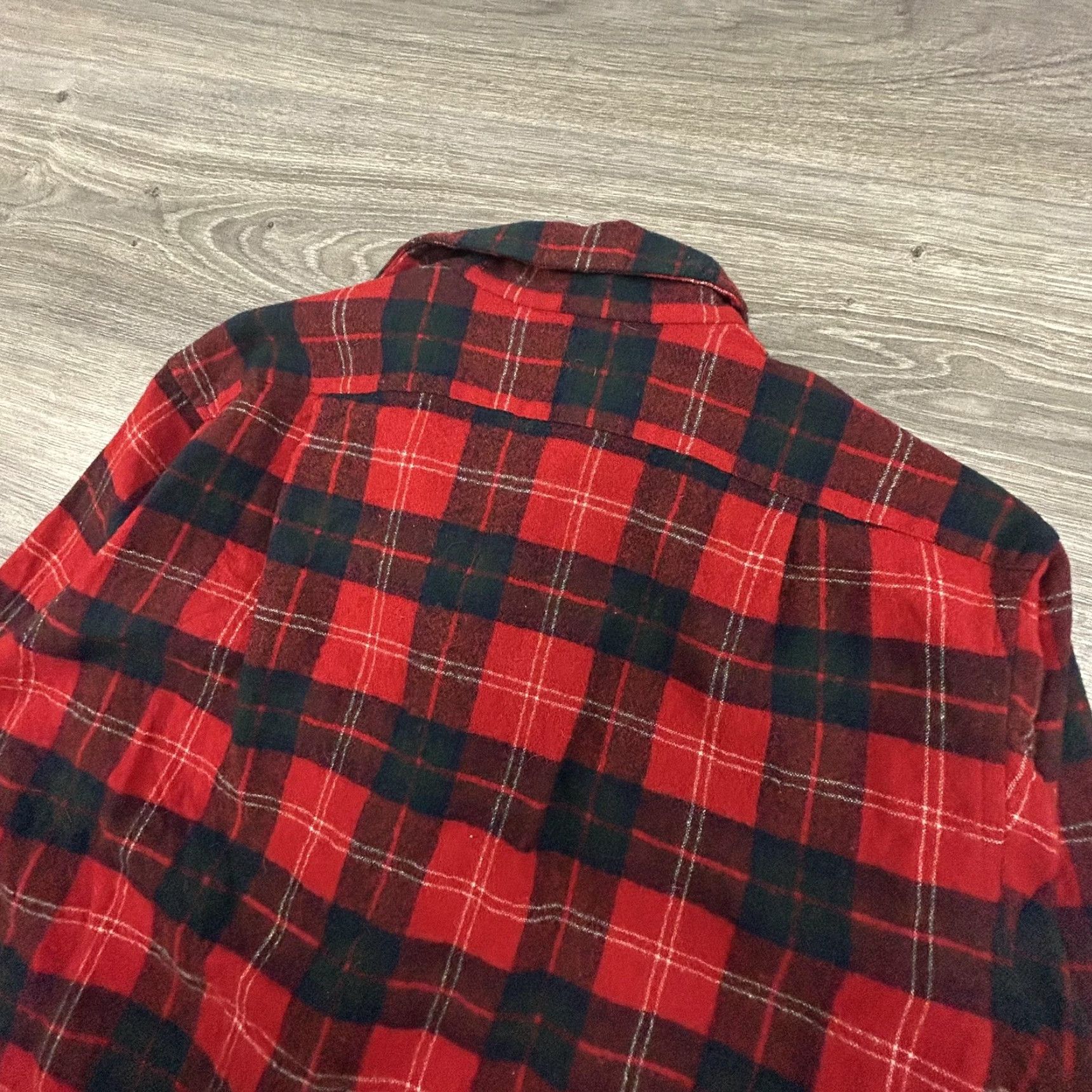 Pendleton VINTAGE Pendleton Board Shirt Mens Large 60s Buffalo Wool Flannel Loop Collar Red Plaid Shirt Mens L Wool 60s Size US L / EU 52-54 / 3 - 7 Thumbnail